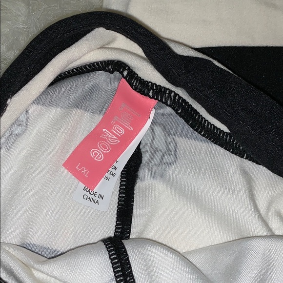 LuLaRoe leggings Size L/XL Halloween theme - Picture 4 of 4